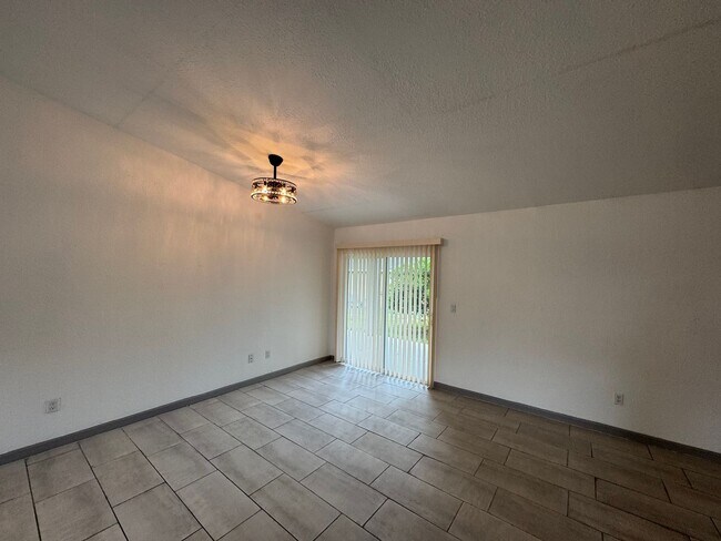 Building Photo - Beautiful 3 Bedroom, 2 Bathroom Home in De...