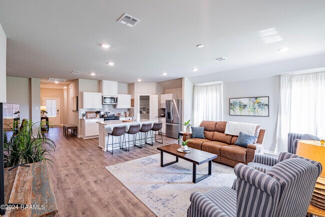 Building Photo - 407 Broussard Hl Dr