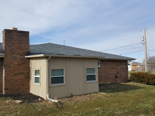 Building Photo - 4267 Drowfield Dr