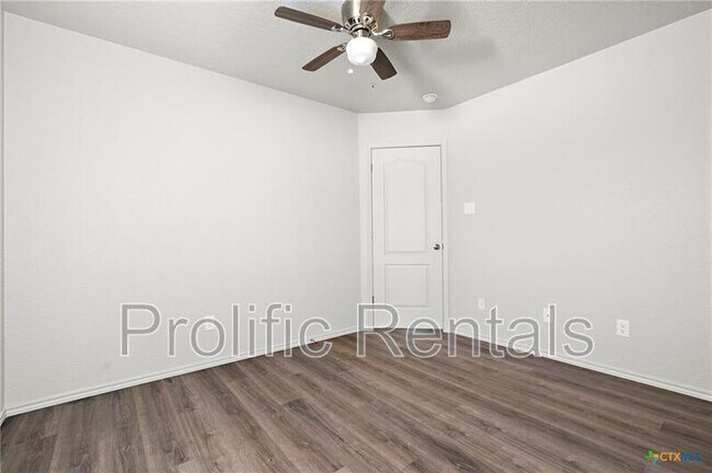 Building Photo - 103 Lost Trl