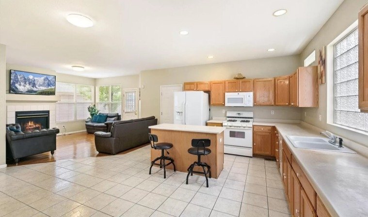 Building Photo - 6347 Utica Ct