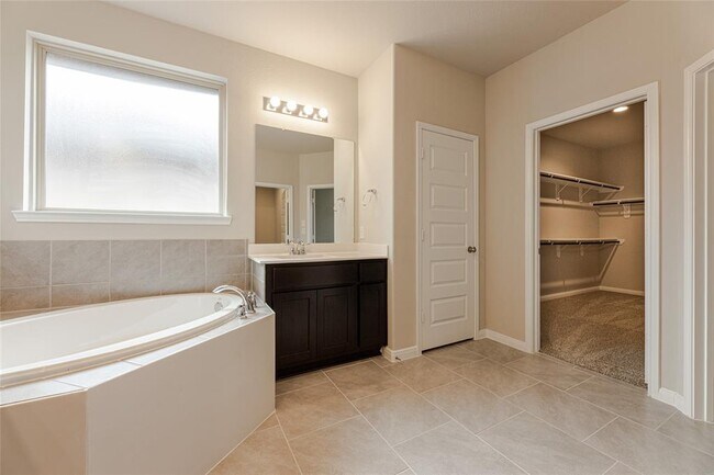 Building Photo - 503 Spring Flower Ct