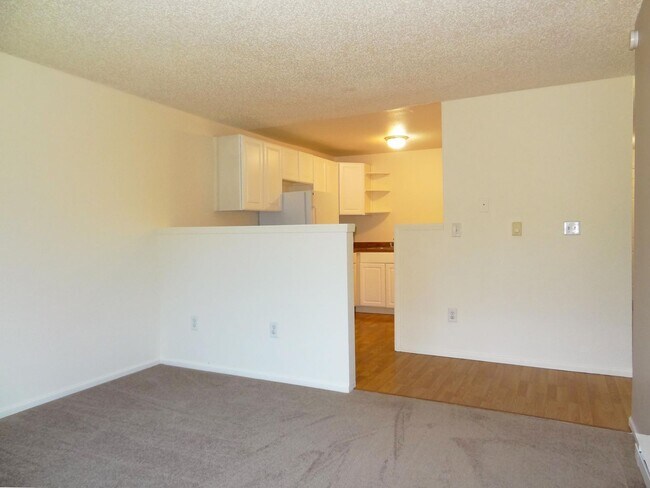 Building Photo - 3 bdrm, 1 bath, attached garage, $1795 Rent