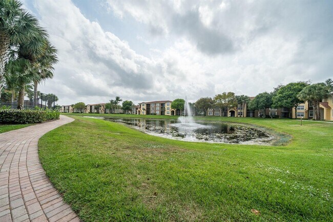 Building Photo - 15015 Michelangelo Blvd
