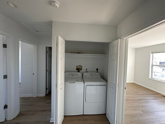 Building Photo - 6655 Musgrave St