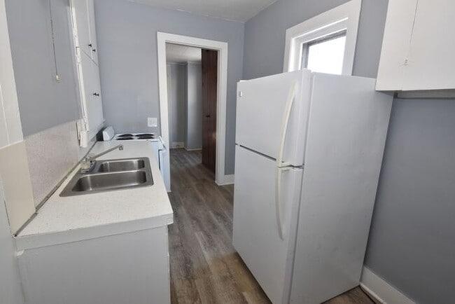 Building Photo - Studio apartment in Dowagiac