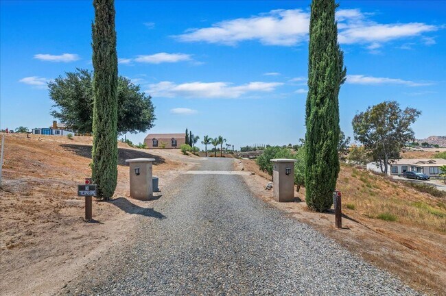 Building Photo - **Spacious 2-Bedroom Home In The Heart Of Wine Country**