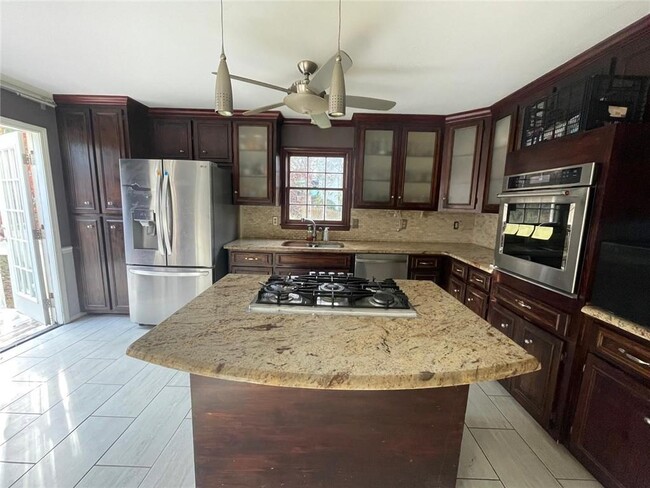 Building Photo - 156 Plantation Trce