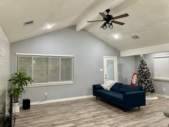 Building Photo - 7114 Golden Dale Ct