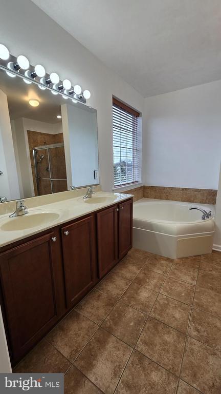 Building Photo - 245 Breeders Cup Dr