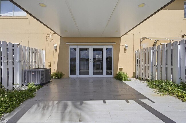 Building Photo - 17530 SW 139th Ct