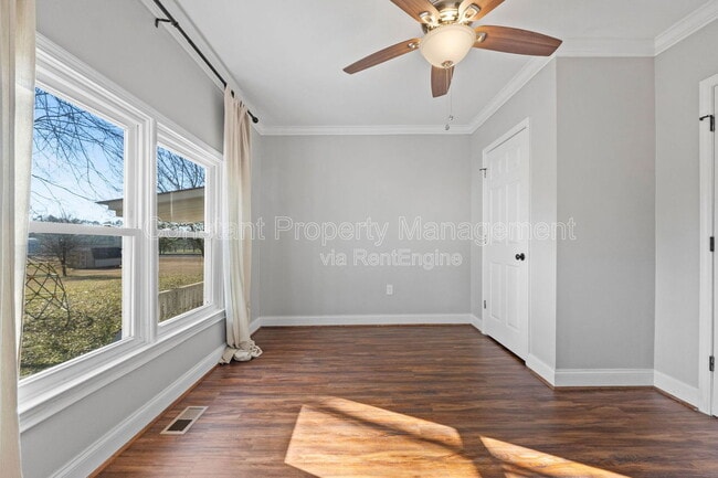 Building Photo - 138 Main St