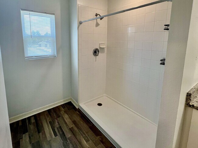 Building Photo - 4-Bedroom Home with Primary Suite | Intern...