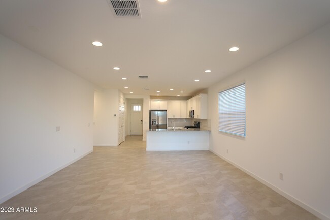 Building Photo - 9447 W Turney Ave