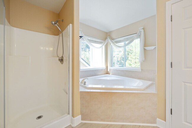 Building Photo - 10657 SW Adele Dr