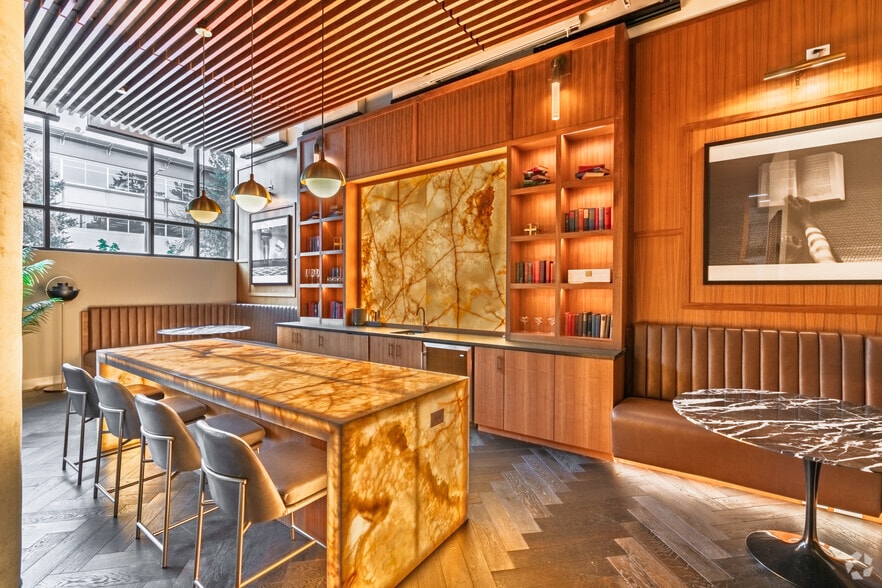 Primary Photo - Nightingale