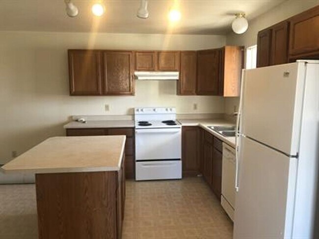 Primary Photo - 94 N Grogan St