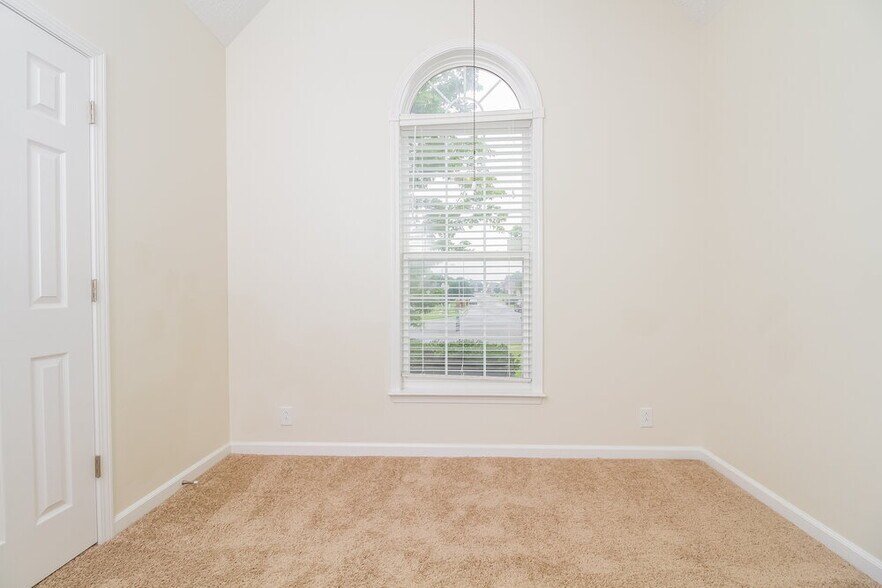 Building Photo - 1452 Colyn Avenue