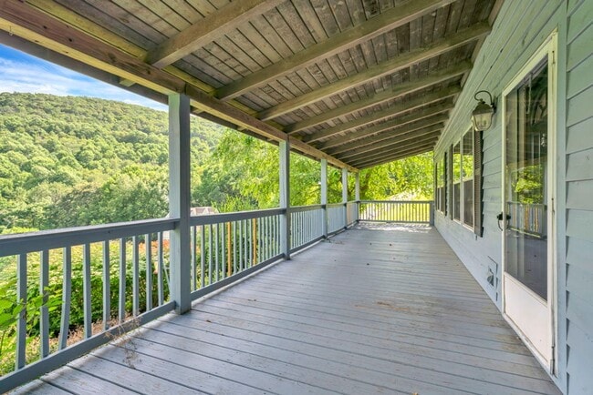 Building Photo - 3 Bed/2 Bath House in West Jefferson!