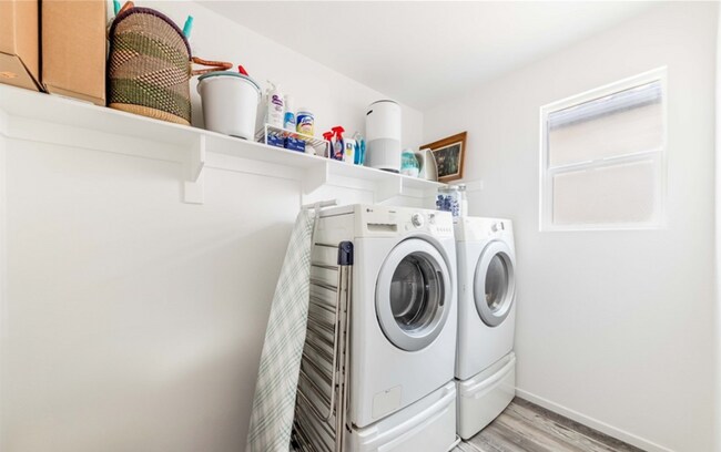 Building Photo - Spacious 3 Bed / 2.5 Bath Home in Chula Vista – Available May 15th