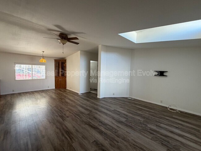 Building Photo - 1514 E Muriel Dr