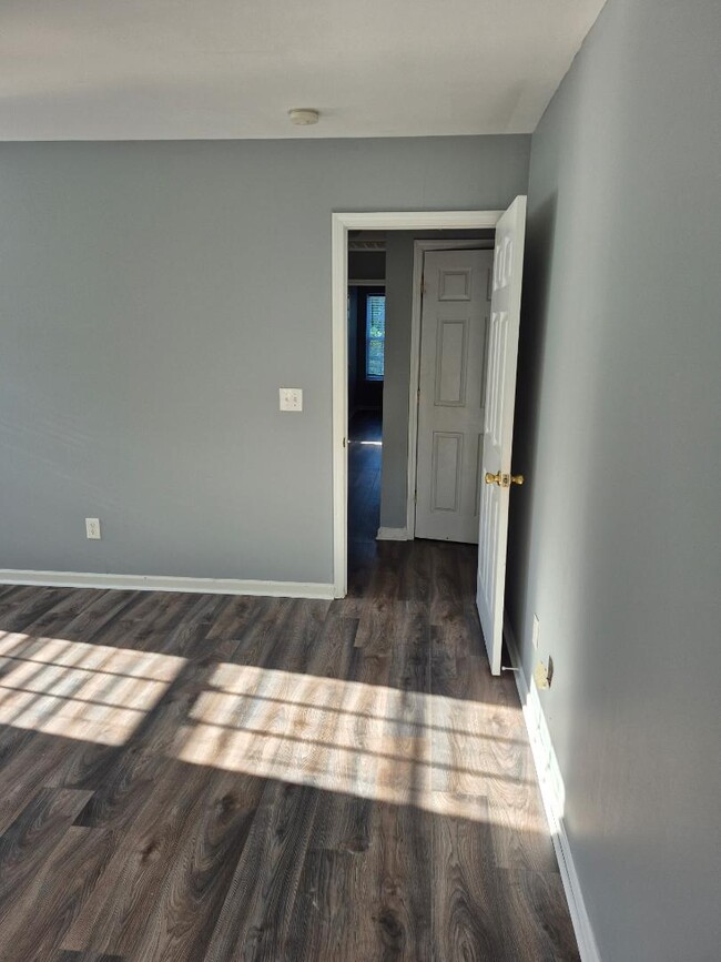 Building Photo - 1057 Dale Ave