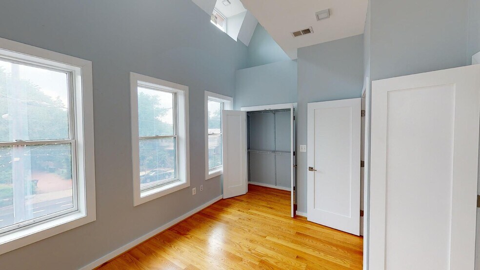 Building Photo - 409 Upshur St NW