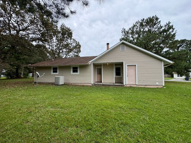 Building Photo - Snuggle Up on Sitton