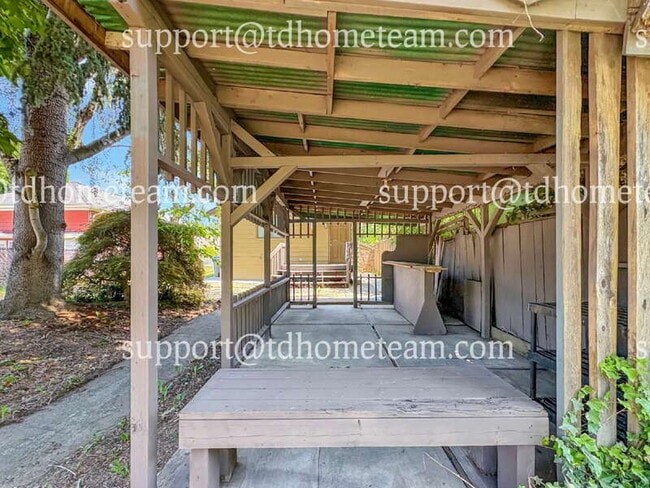 Building Photo - 617 3rd Ave S
