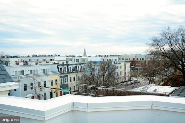 Building Photo - 900 N Washington St