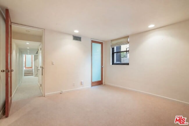 Building Photo - 115 Ocean Front Walk