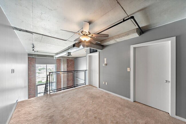 Building Photo - 2000 Bagby St