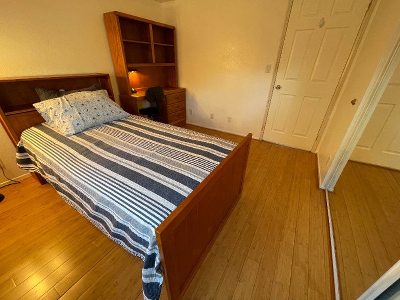 Building Photo - 43233 Sawgrass Ln