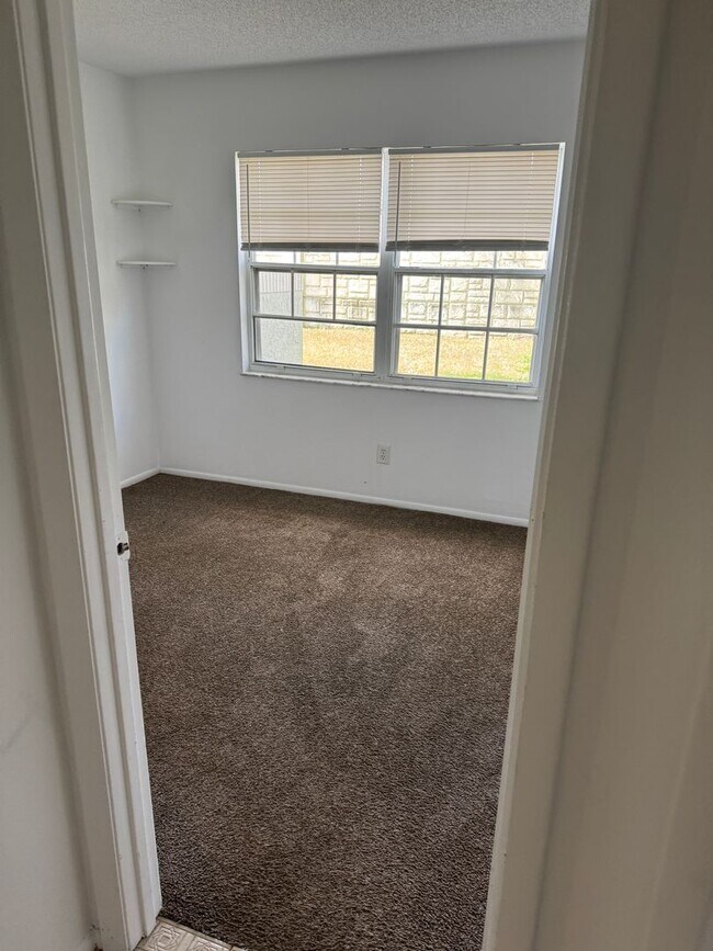 Building Photo - Great rent and a great community