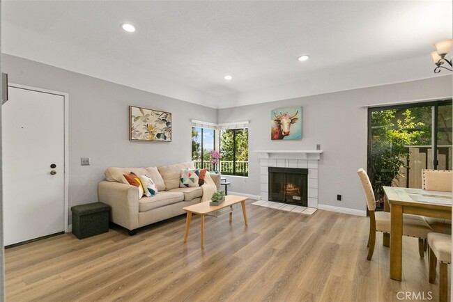 Building Photo - 22757 Lakeway Dr