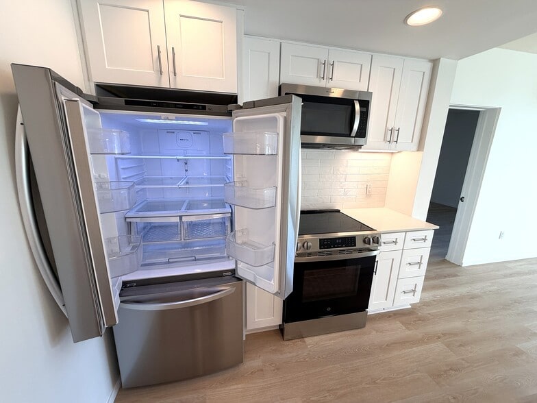 Kitchen - 3100 6th Ave