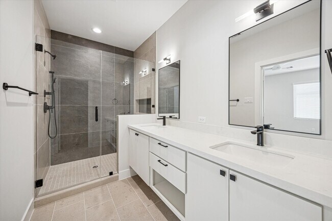 Building Photo - 520 Janisch Rd