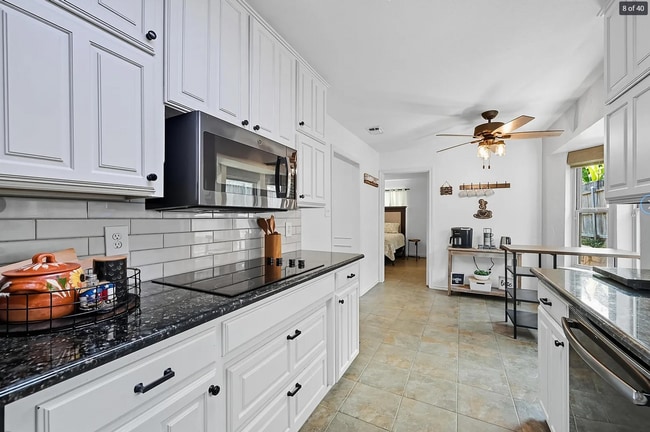 Building Photo - 2707 Edinboro Dr