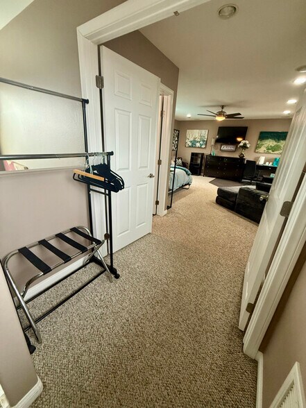 Building Photo - 6052 Wintergreen Dr