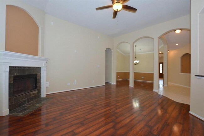 Building Photo - 1523 Stone Canyon Dr