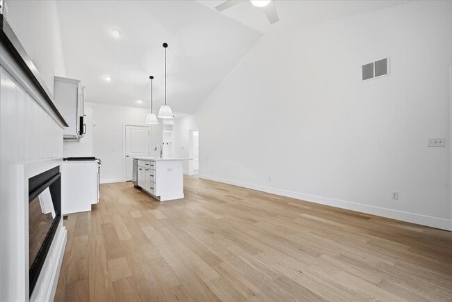 Building Photo - 13 Stone Ml Ct