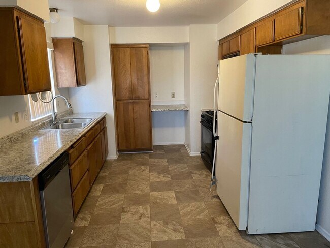 Building Photo - AVAILABLE NOW $200 off First Month Rent