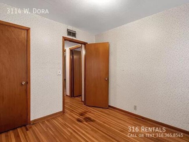 Building Photo - $875 - 2 bedroom/ 1 bathroom - Spacious ho...
