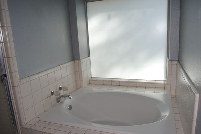 Building Photo - 9305 Brookstone Ct