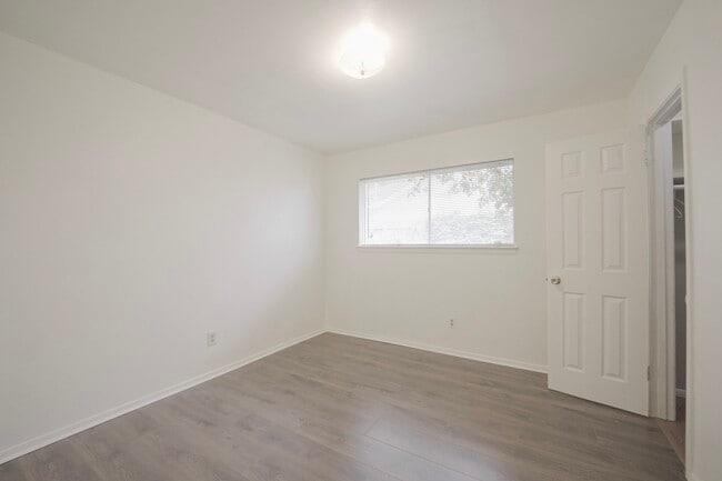 Building Photo - 9811 Mango St