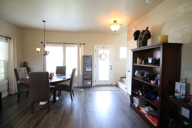 Building Photo - 3610 Jerome Ln