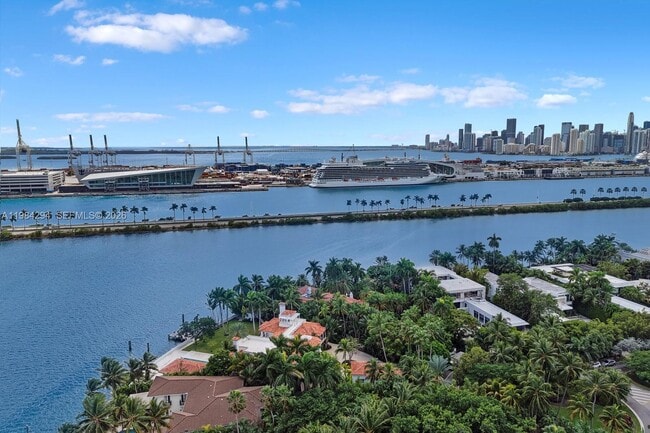 Building Photo - 16 Palm Ave