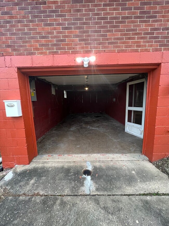 Building Photo - Beautiful 3 Bedroom 1 Bathroom in Penn Hil...