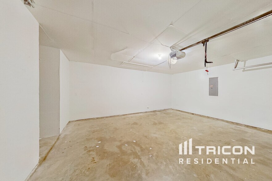 Building Photo - 1402 Misty Meadow Dr