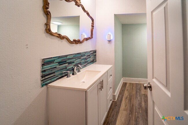 Building Photo - 1006 W North St